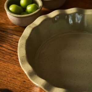 Pie Dish / Peppercorn